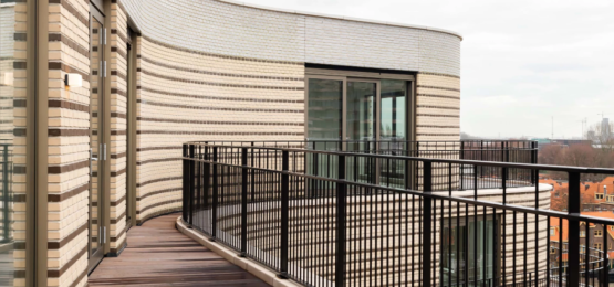 Afbeelding bij The Bow, oplevering voltooid.